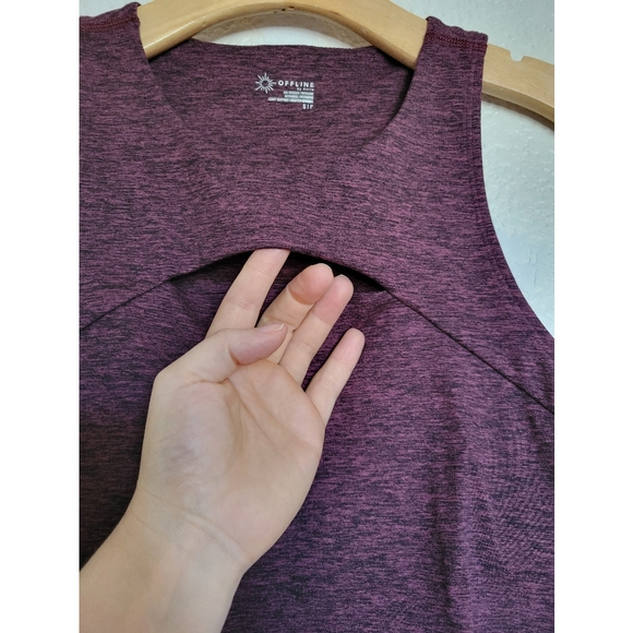 Womens Aerie sports tank with peep hole burgundy color Size small missing insert - Picture 5 of 5